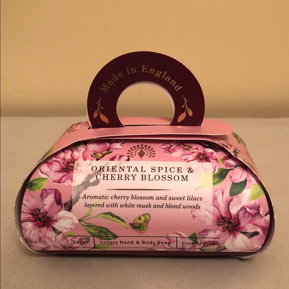 THE ENGLISH SOAP COMPANY Bar Soap Oriental Spice and Cherry Blossom